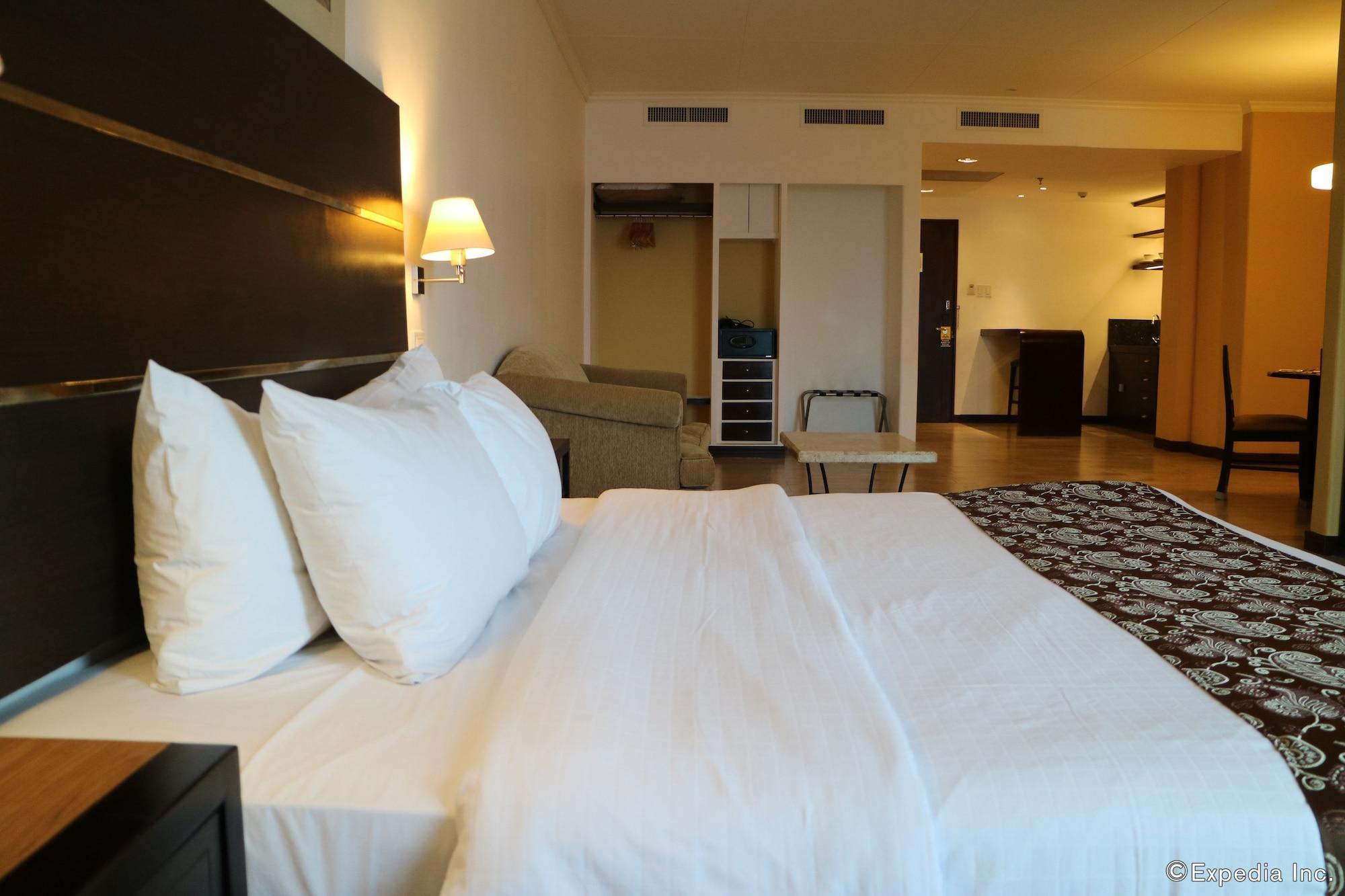 Days Hotel By Wyndham Iloilo Εξωτερικό φωτογραφία