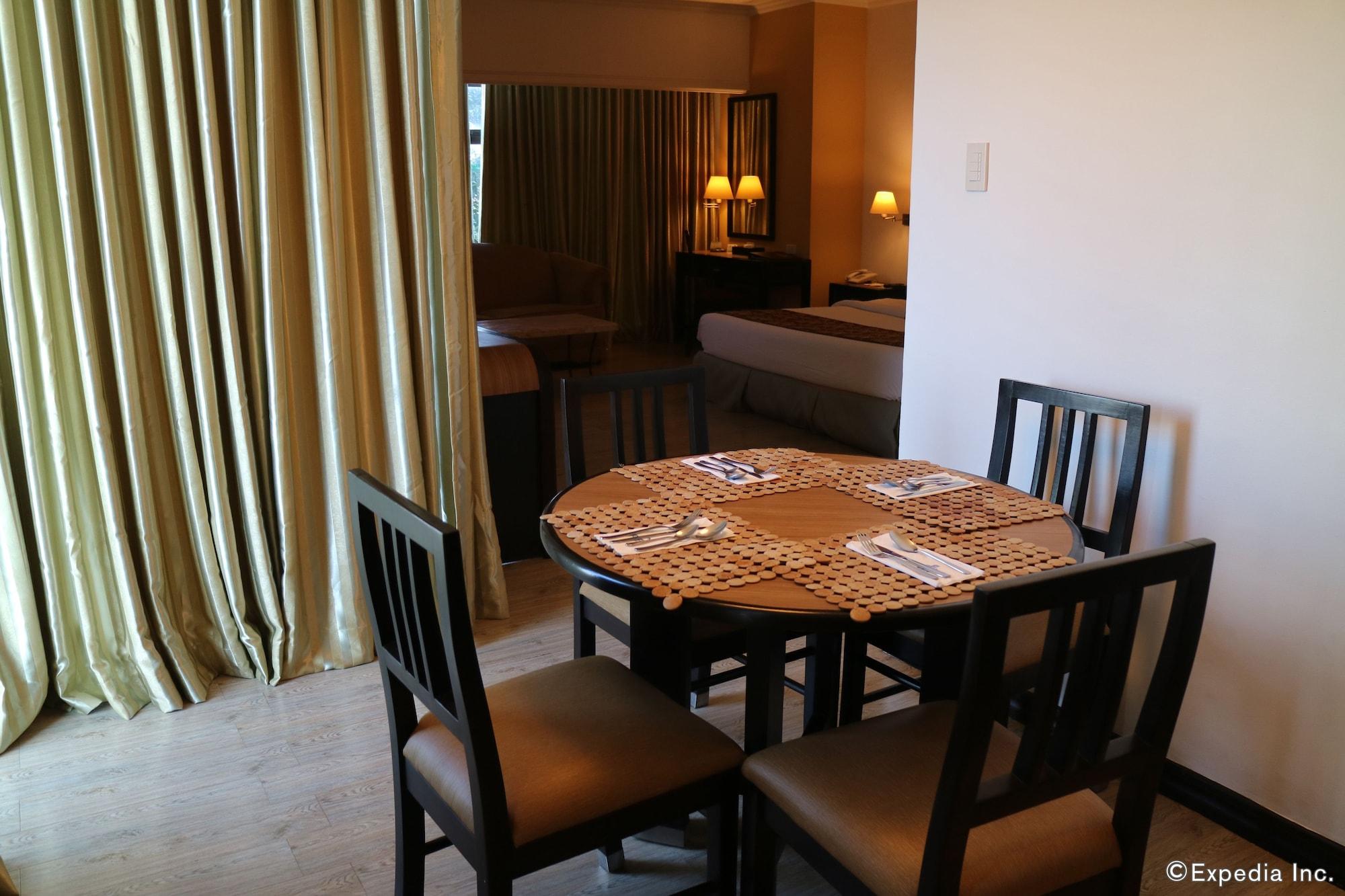 Days Hotel By Wyndham Iloilo Εξωτερικό φωτογραφία