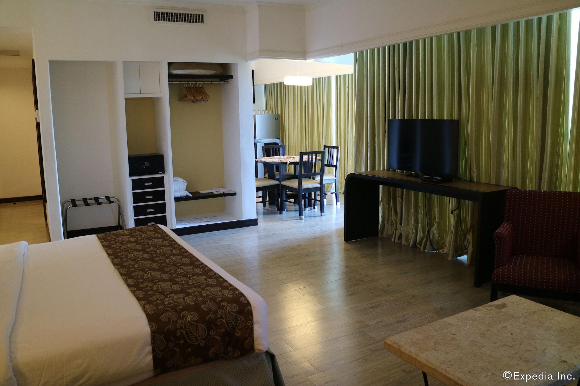 Days Hotel By Wyndham Iloilo Εξωτερικό φωτογραφία