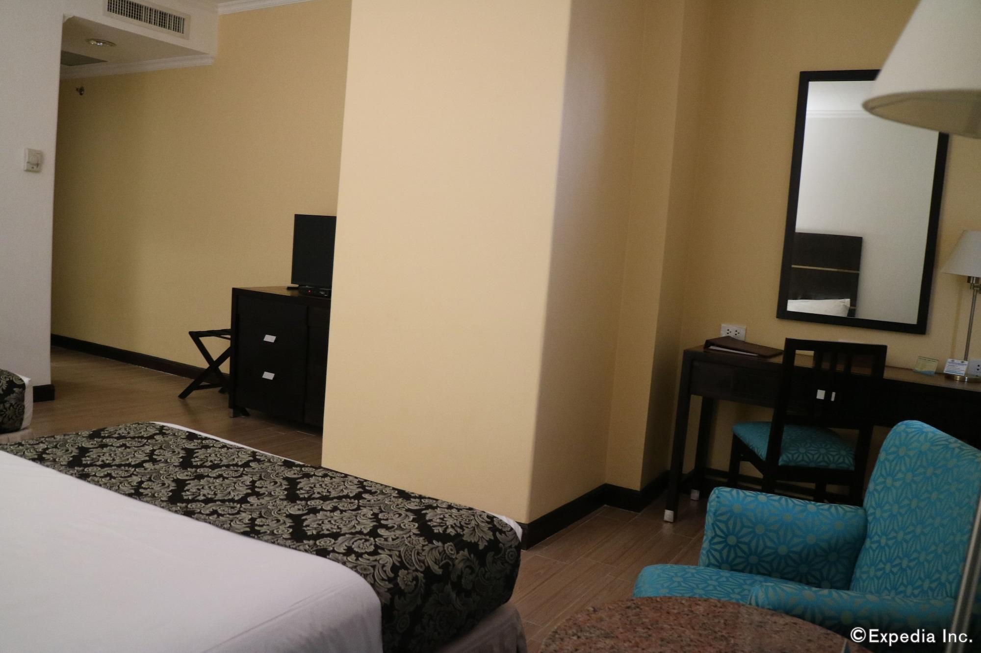 Days Hotel By Wyndham Iloilo Εξωτερικό φωτογραφία