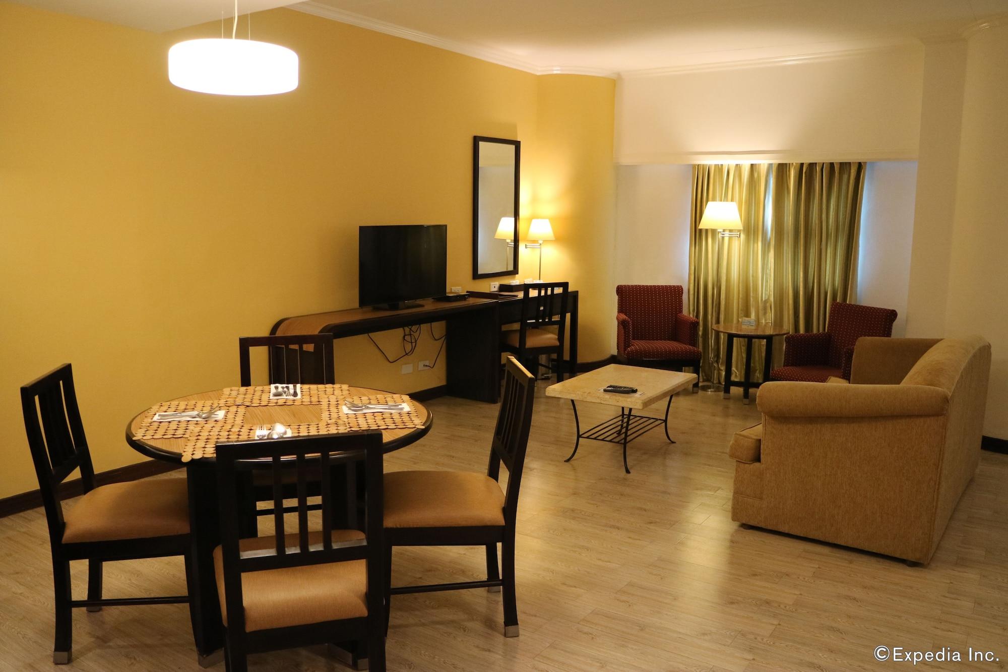 Days Hotel By Wyndham Iloilo Εξωτερικό φωτογραφία
