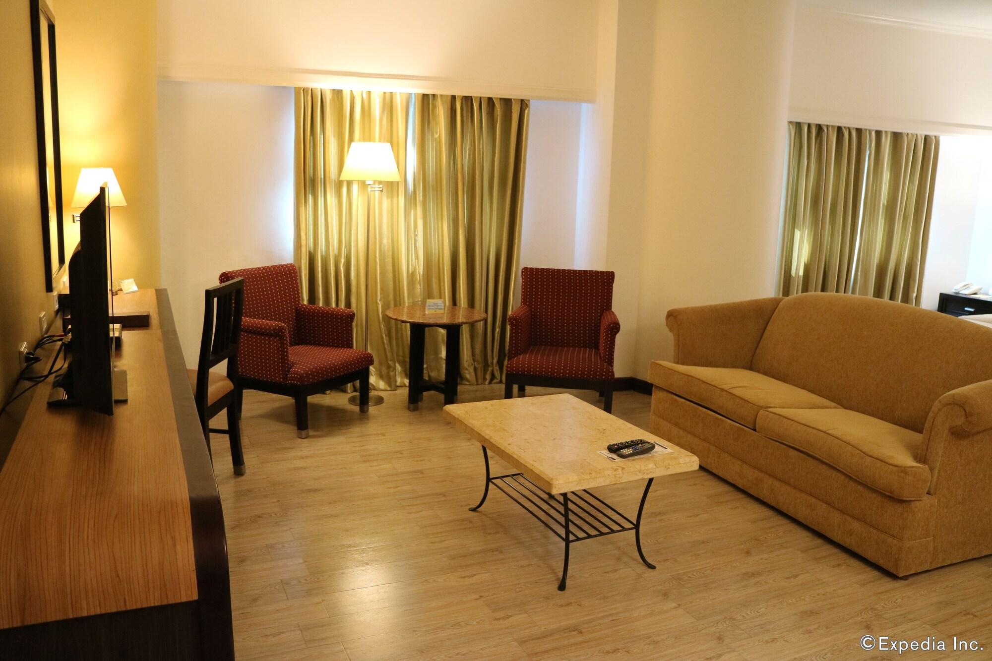 Days Hotel By Wyndham Iloilo Εξωτερικό φωτογραφία