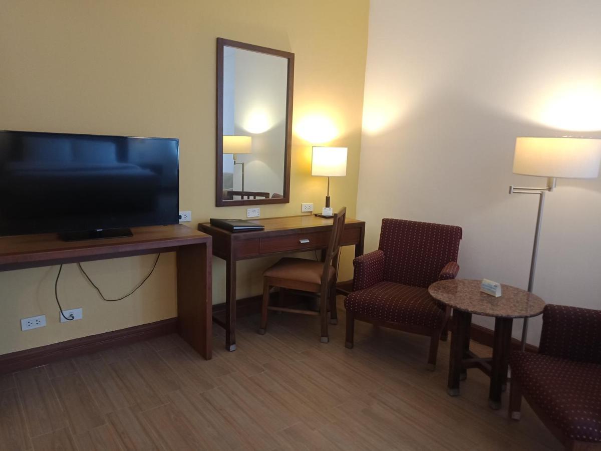Days Hotel By Wyndham Iloilo Εξωτερικό φωτογραφία
