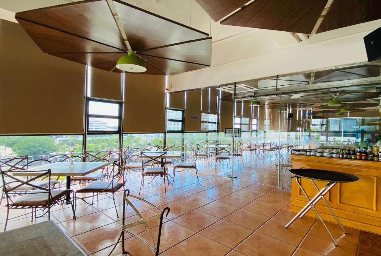Days Hotel By Wyndham Iloilo Εξωτερικό φωτογραφία