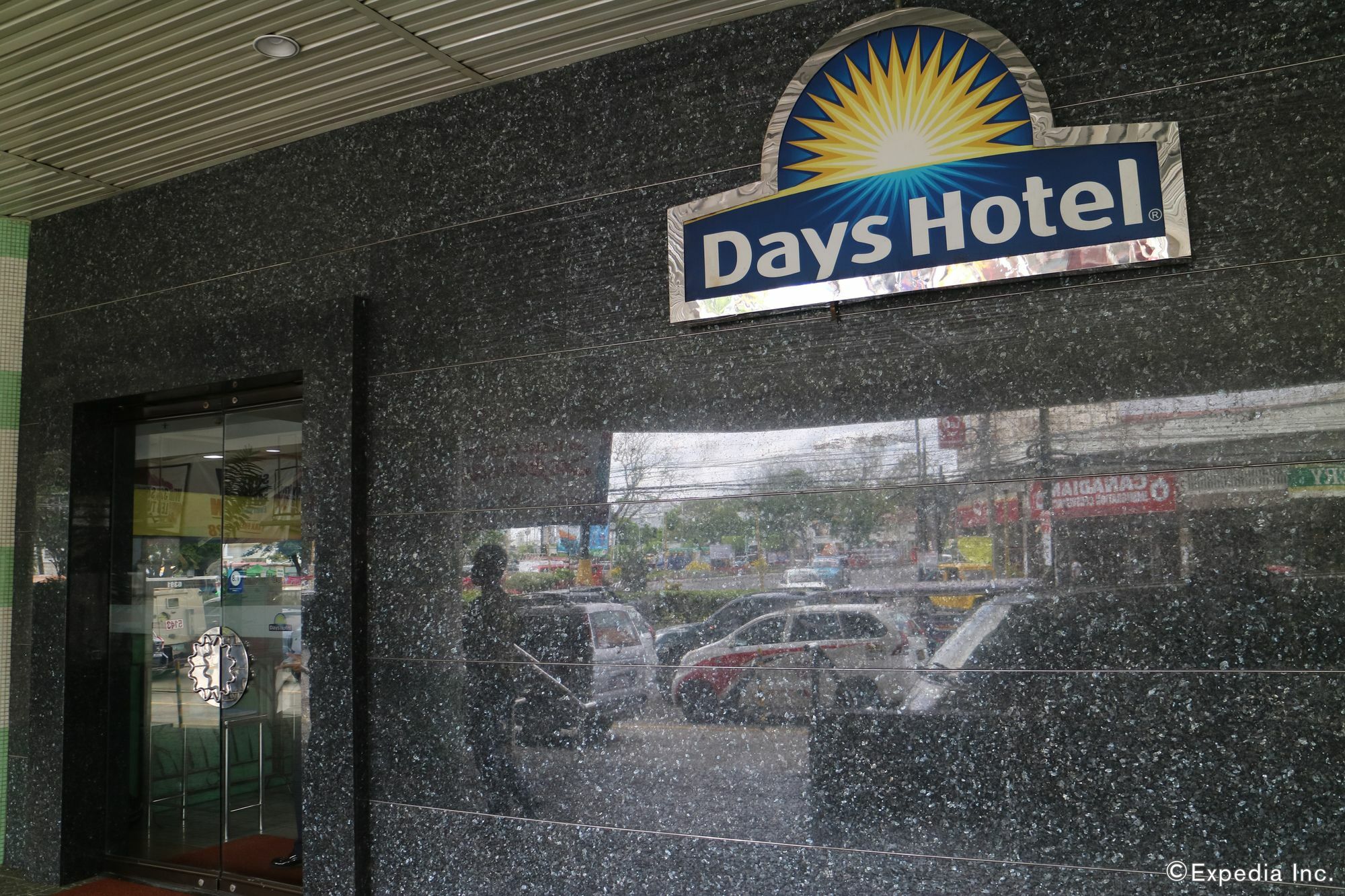 Days Hotel By Wyndham Iloilo Εξωτερικό φωτογραφία